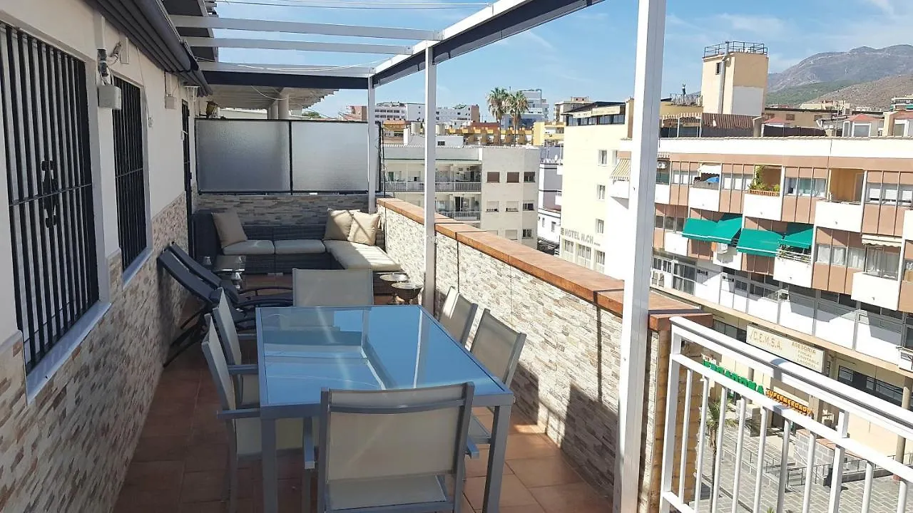 トレモリノスPrecioso Atico Con Terraza En Plaza De Andaluciaアパートメント アパート